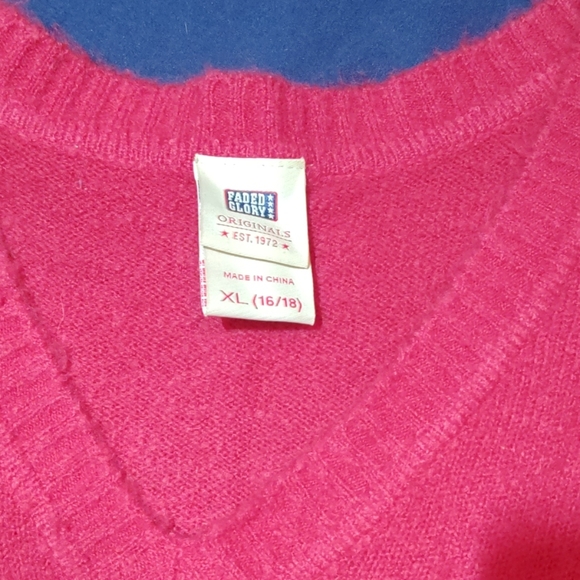 Red sweater - Picture 2 of 3